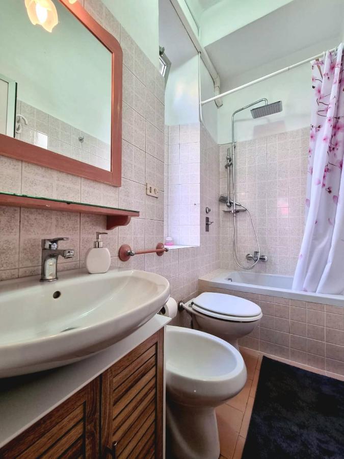 Relaxing Apartment In The Heart Of Мілан Екстер'єр фото